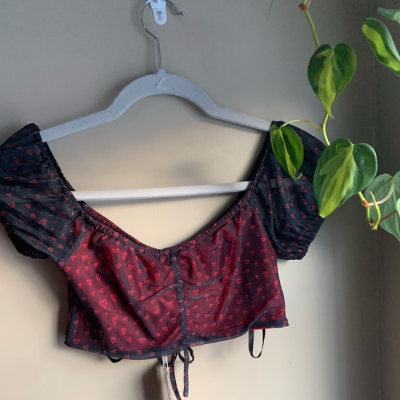 Tiger mist black and red crop top♥️🌹 - Picture 5 of 5